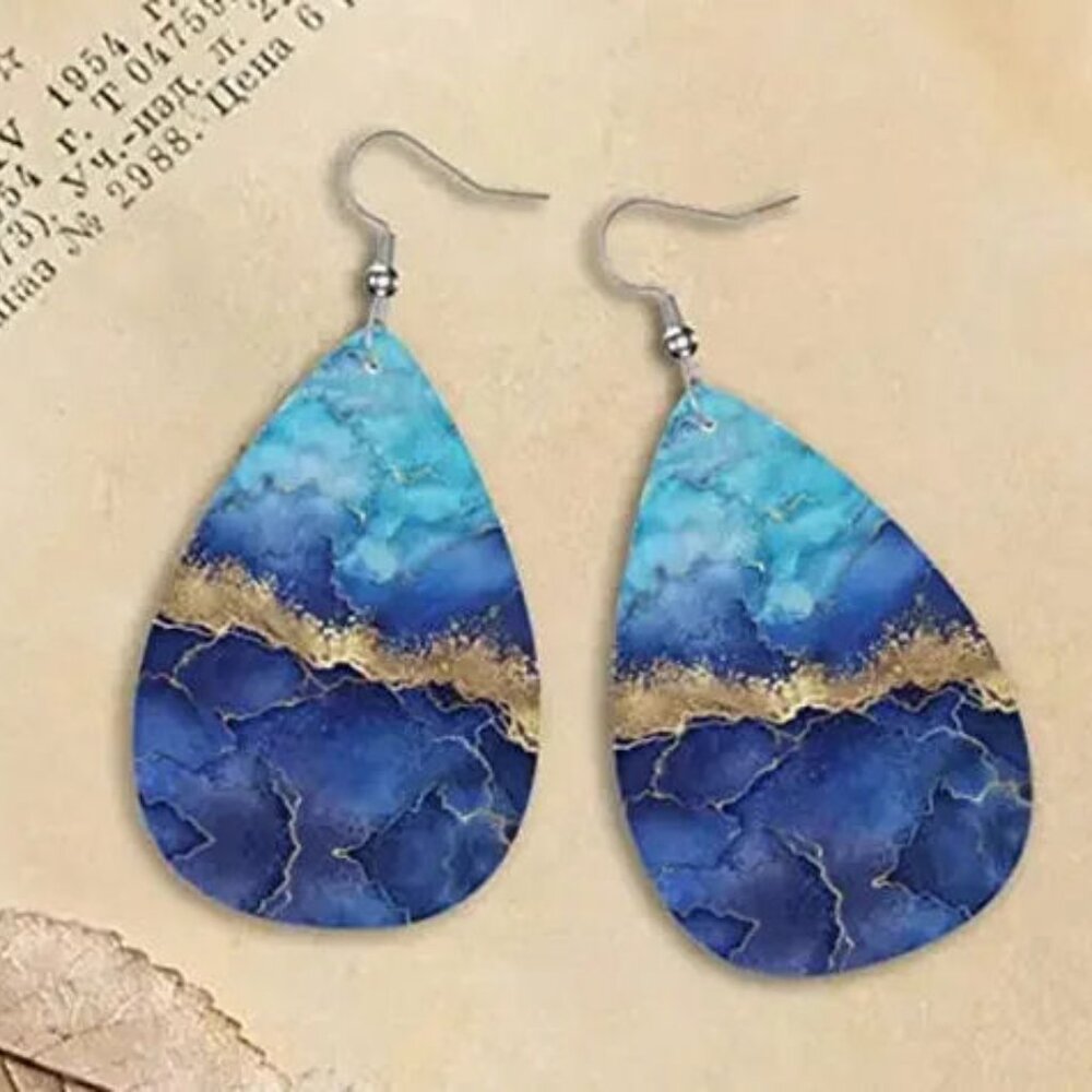 LADIES GORGEOUS HANGING EARRING OCEAN COLORS NWT‎